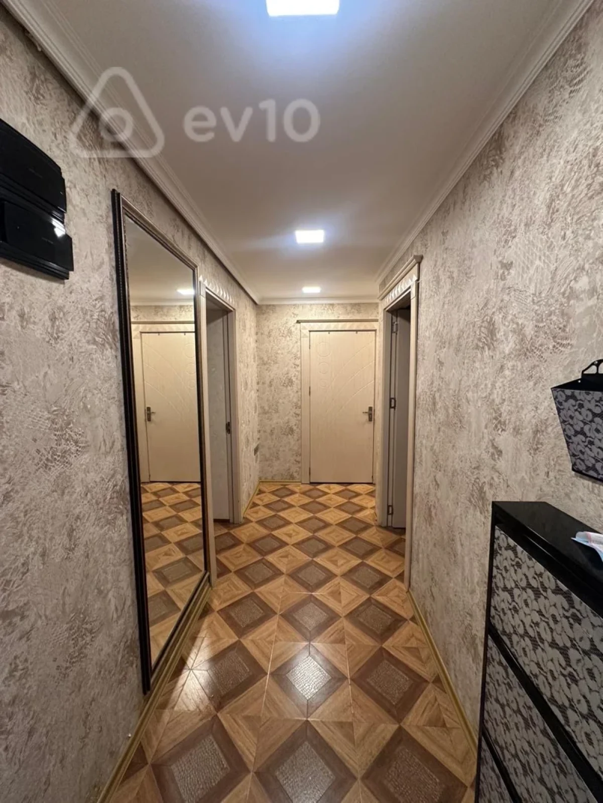 Kirayə verilir 3 otaqlı köhnə tikili 85 m²
