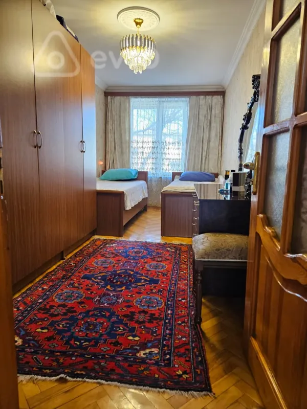 Kirayə verilir 2 otaqlı köhnə tikili 65 m²