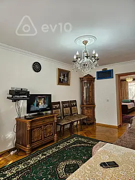 Kirayə verilir 2 otaqlı köhnə tikili 65 m²