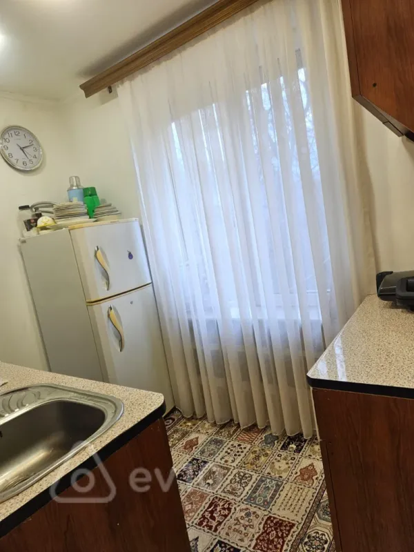 Kirayə verilir 2 otaqlı köhnə tikili 65 m²