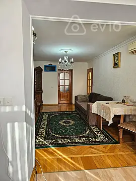 Kirayə verilir 2 otaqlı köhnə tikili 65 m²
