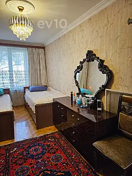 Kirayə verilir 2 otaqlı köhnə tikili 65 m²