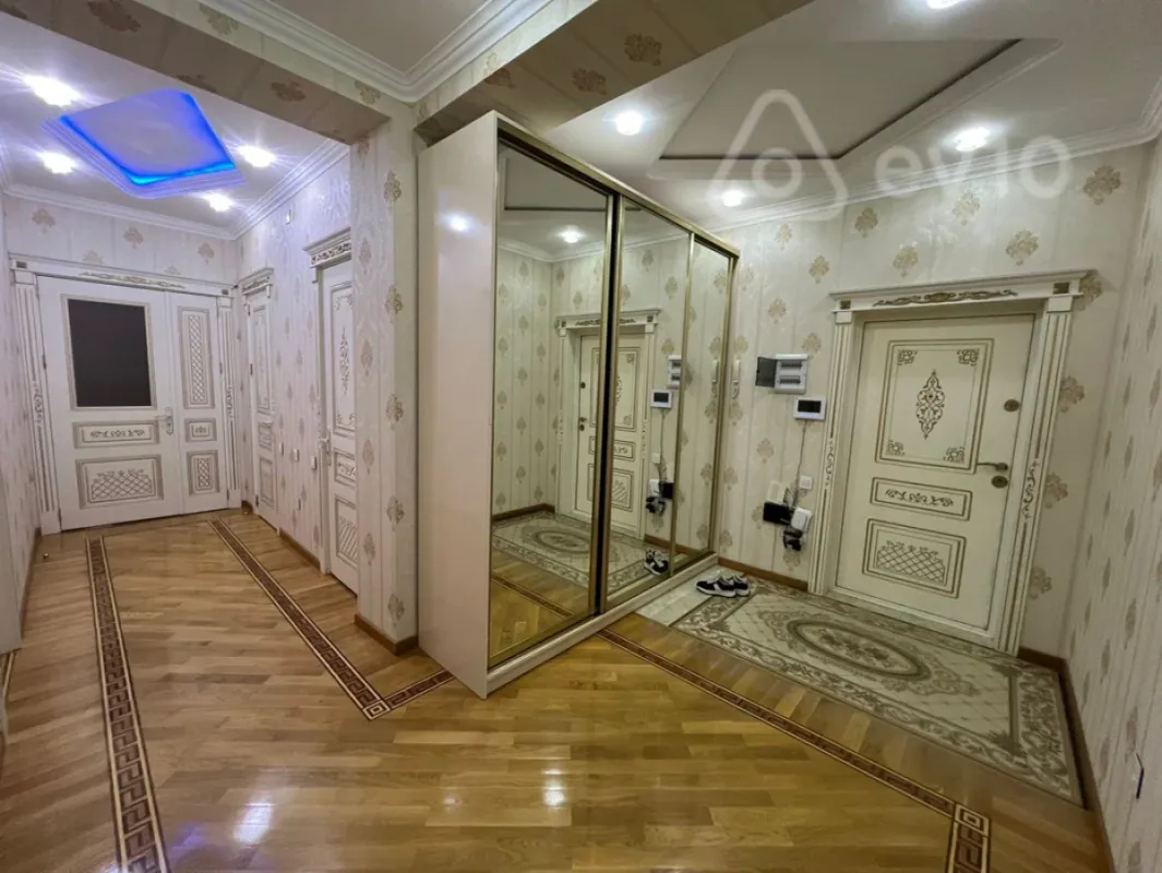 Kirayə verilir 3 otaqlı yeni tikili 120 m²