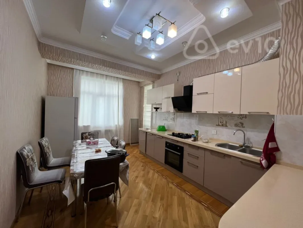 Kirayə verilir 3 otaqlı yeni tikili 120 m²