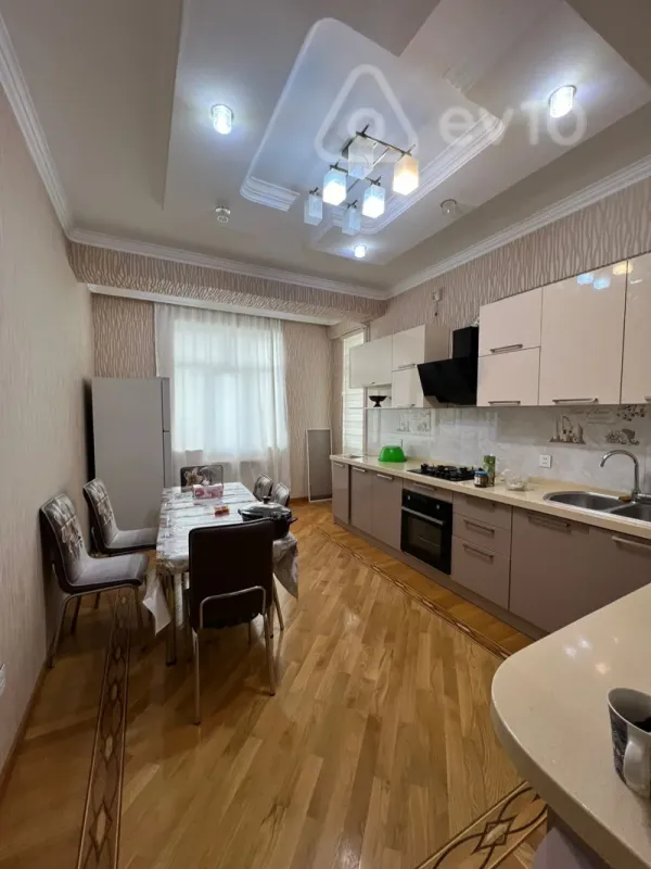 Kirayə verilir 3 otaqlı yeni tikili 120 m²