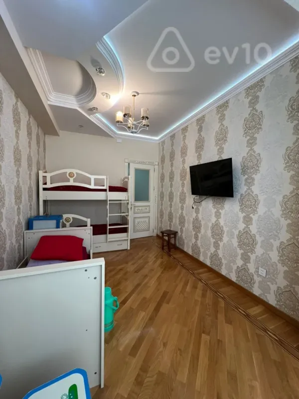 Kirayə verilir 3 otaqlı yeni tikili 120 m²