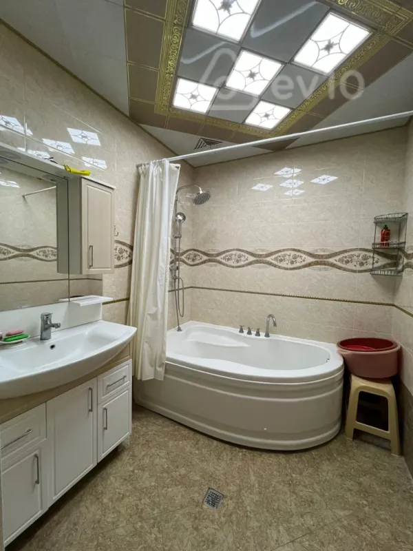 Kirayə verilir 3 otaqlı yeni tikili 120 m²