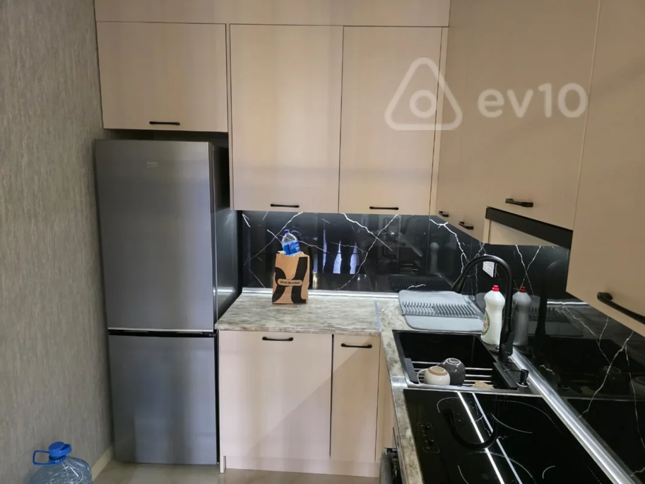 Kirayə verilir 2 otaqlı yeni tikili 80 m²