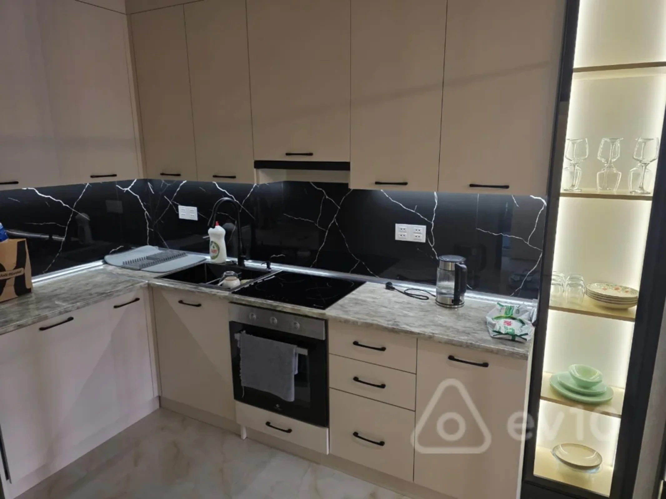 Kirayə verilir 2 otaqlı yeni tikili 80 m²