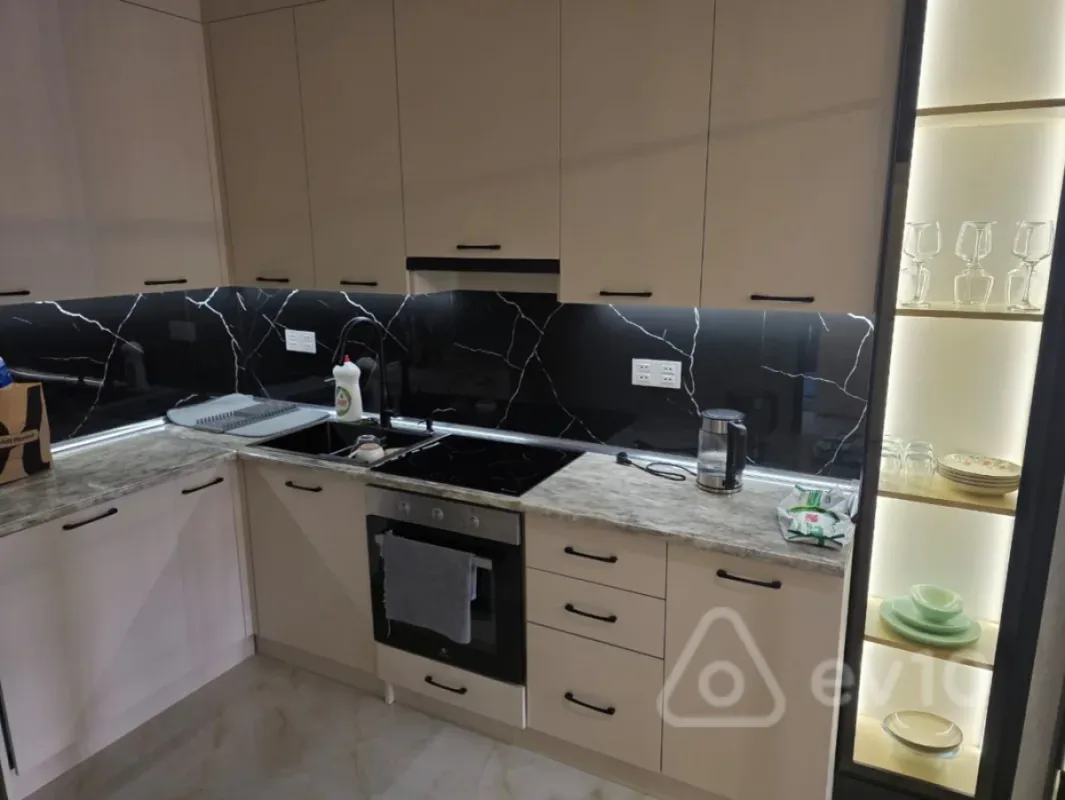 Kirayə verilir 2 otaqlı yeni tikili 80 m²