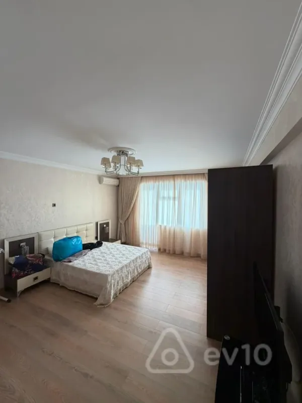 Kirayə verilir 3 otaqlı yeni tikili 130 m²