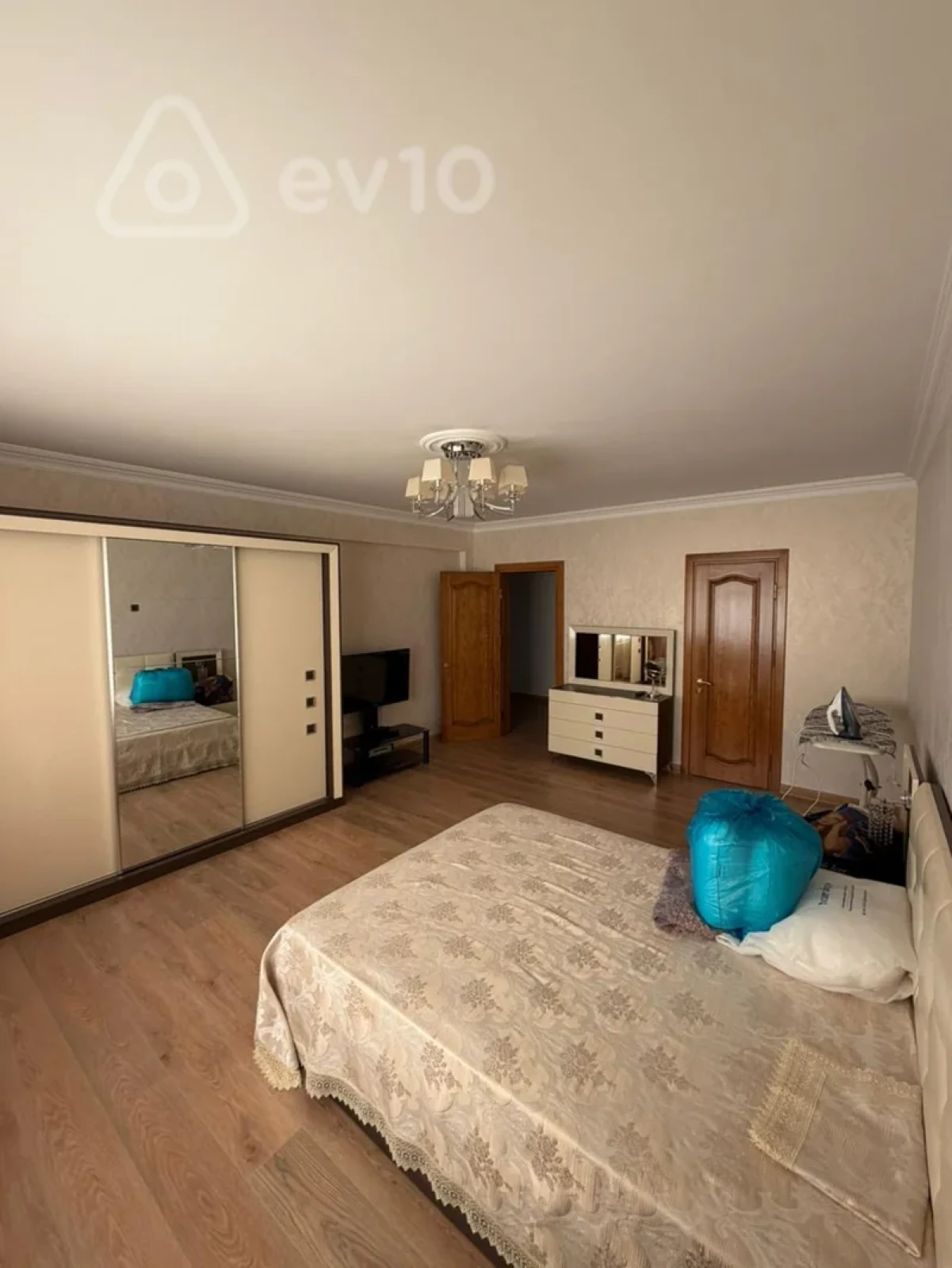 Kirayə verilir 3 otaqlı yeni tikili 130 m²