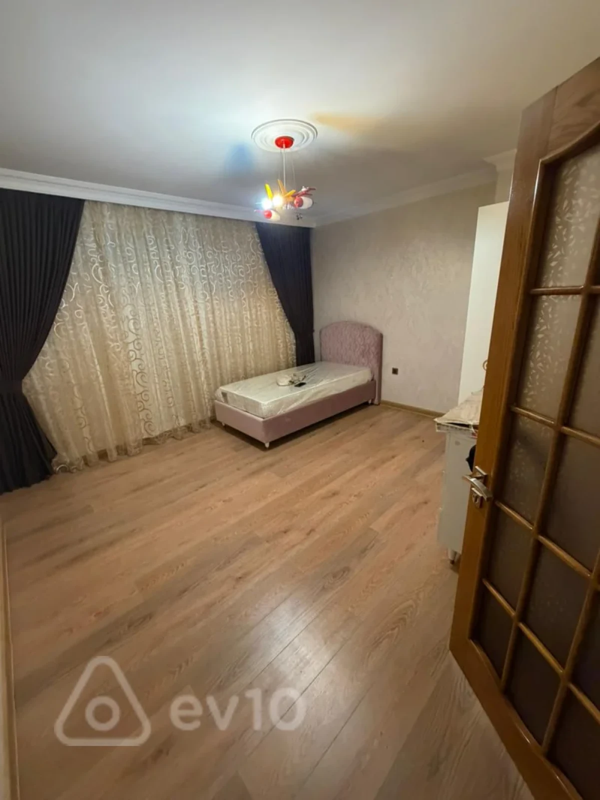 Kirayə verilir 3 otaqlı yeni tikili 130 m²
