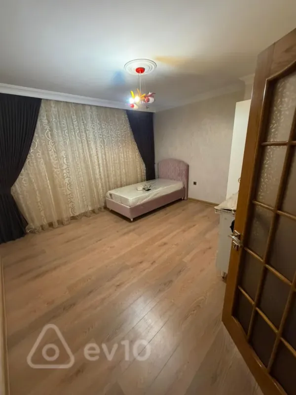 Kirayə verilir 3 otaqlı yeni tikili 130 m²