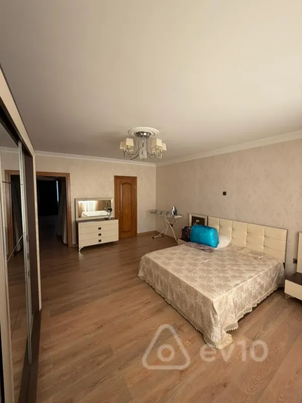 Kirayə verilir 3 otaqlı yeni tikili 130 m²