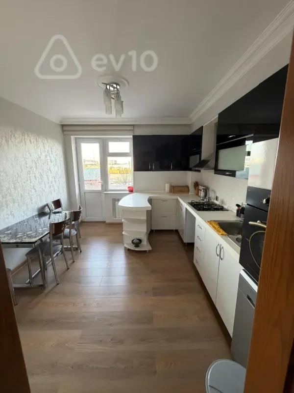 Kirayə verilir 3 otaqlı yeni tikili 125 m²