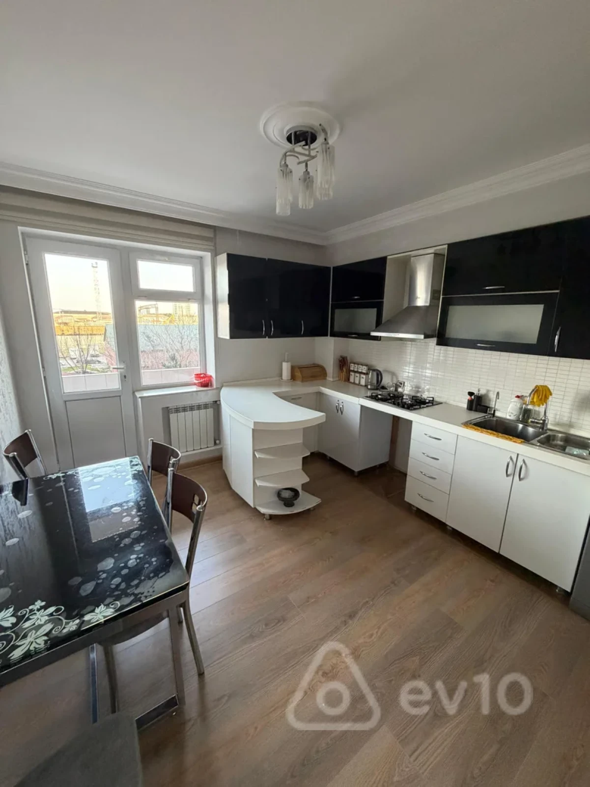 Kirayə verilir 3 otaqlı yeni tikili 125 m²