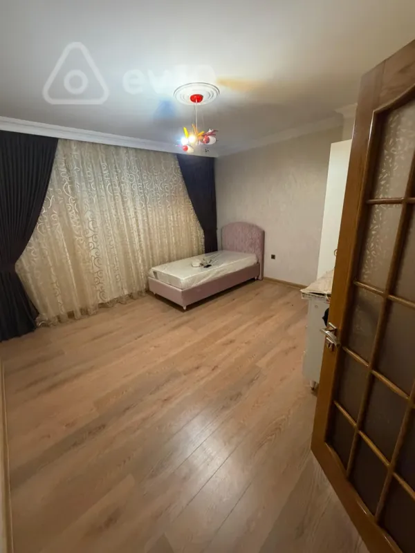 Kirayə verilir 3 otaqlı yeni tikili 125 m²