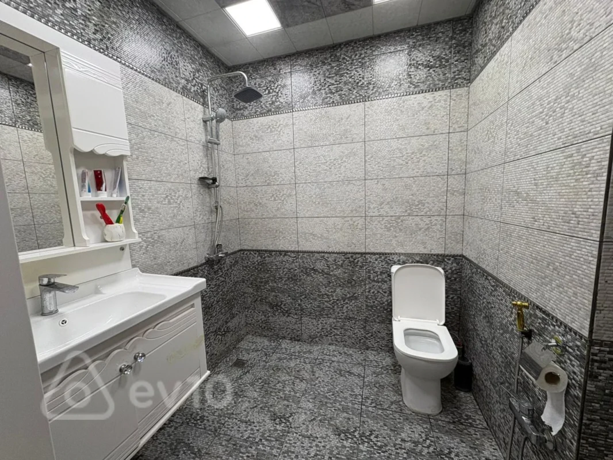 Kirayə verilir 3 otaqlı yeni tikili 110 m²