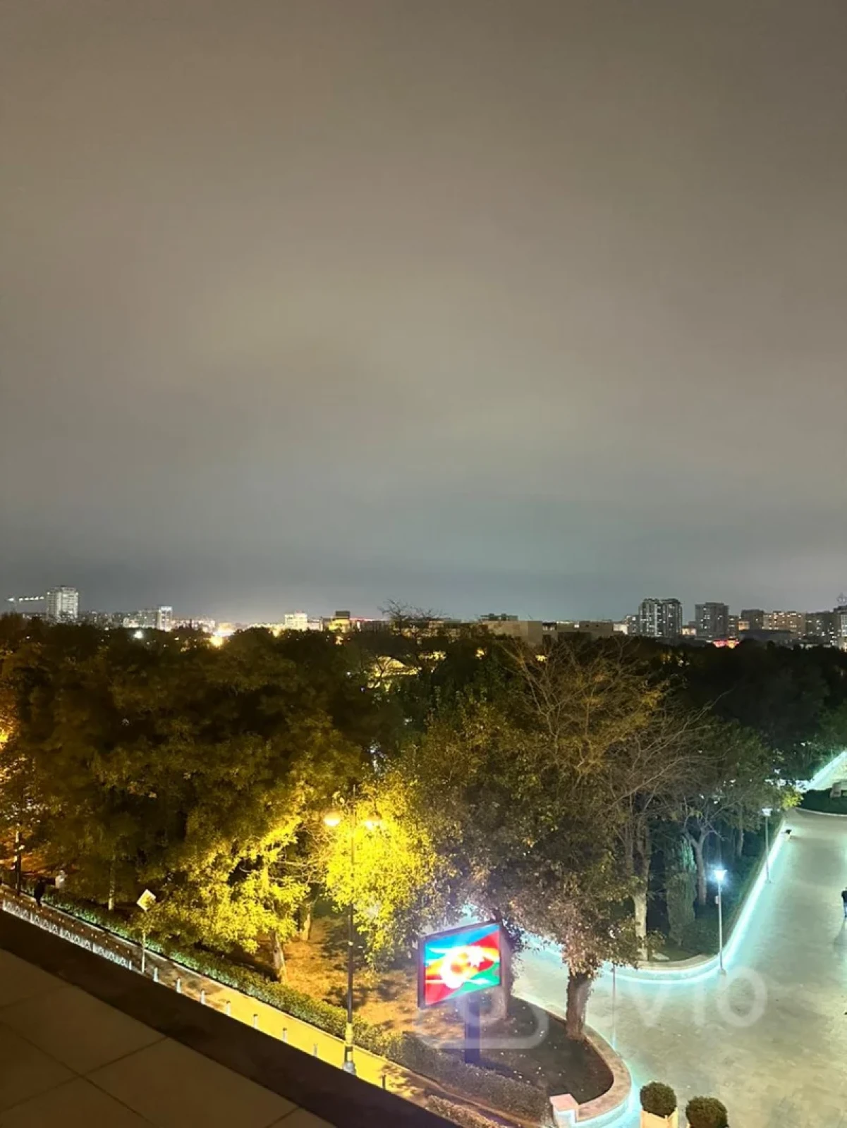 Kirayə verilir 3 otaqlı yeni tikili 858 m²