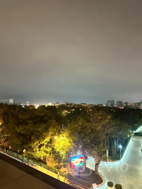 Kirayə verilir 3 otaqlı yeni tikili 858 m²