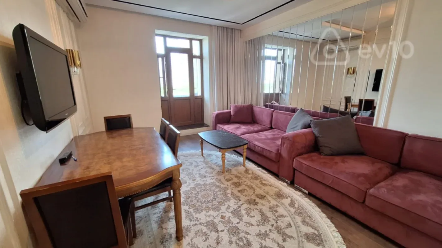 Kirayə verilir 3 otaqlı yeni tikili 858 m²