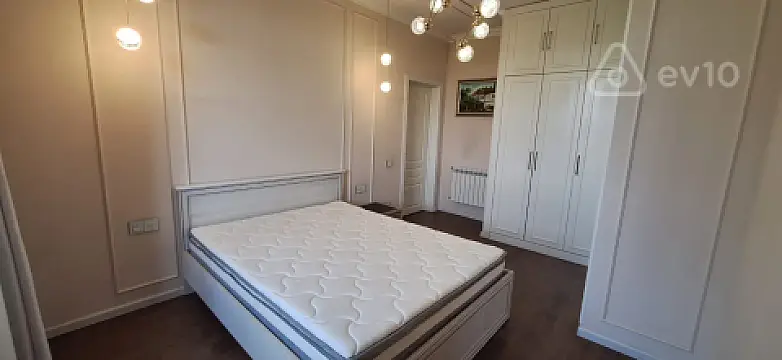 Kirayə verilir 3 otaqlı yeni tikili 858 m²