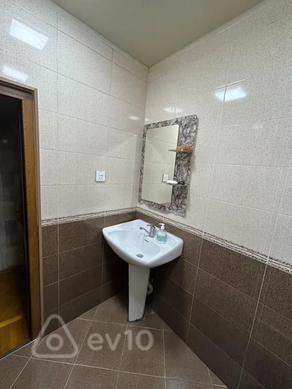 Kirayə verilir 3 otaqlı köhnə tikili 80 m²