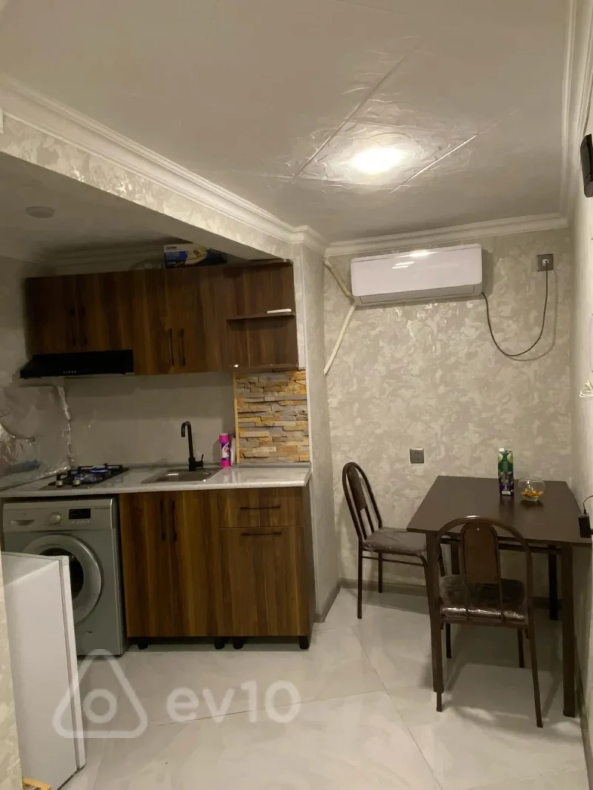 Kirayə verilir 2 otaqlı köhnə tikili 55 m²