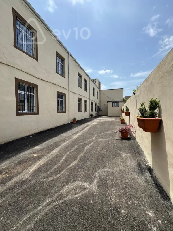 Kirayə verilir mənzil 800 m²