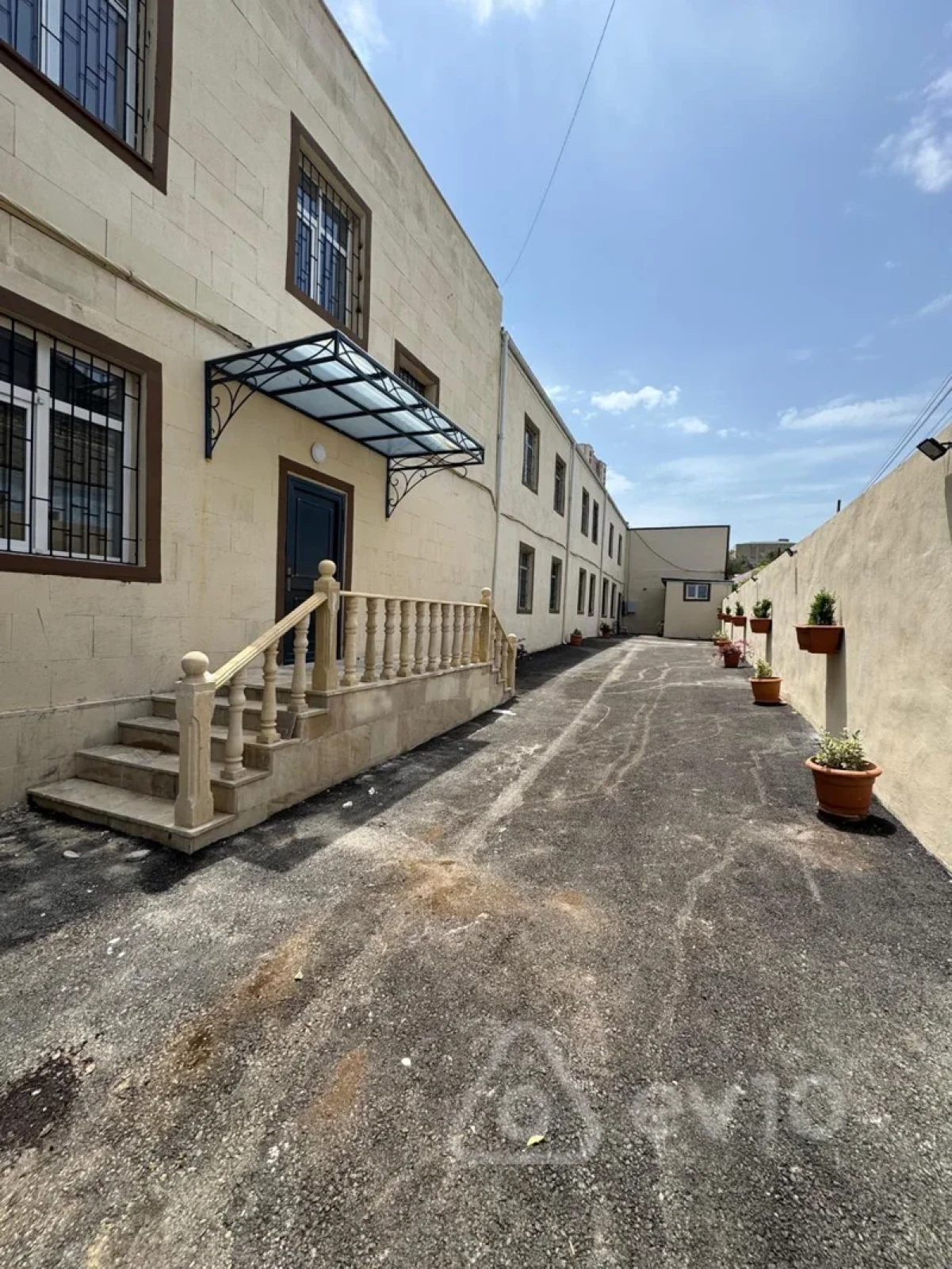 Kirayə verilir mənzil 800 m²