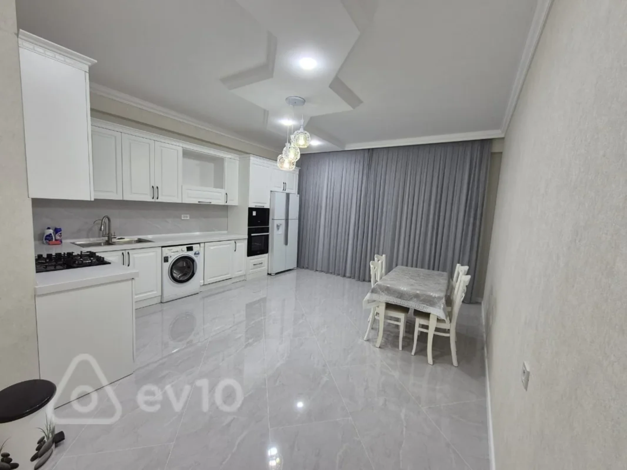 Kirayə verilir 3 otaqlı yeni tikili 156 m²