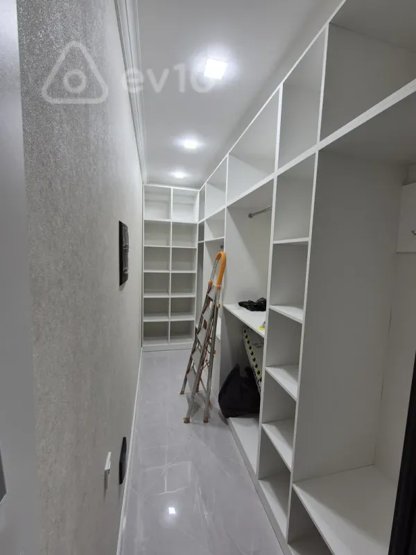 Kirayə verilir 3 otaqlı yeni tikili 156 m²
