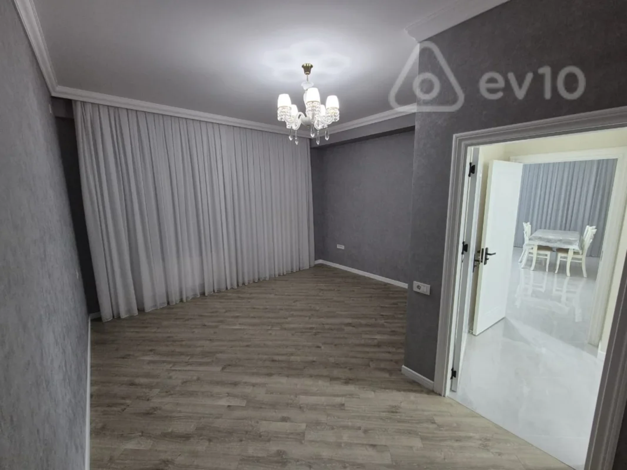 Kirayə verilir 3 otaqlı yeni tikili 156 m²