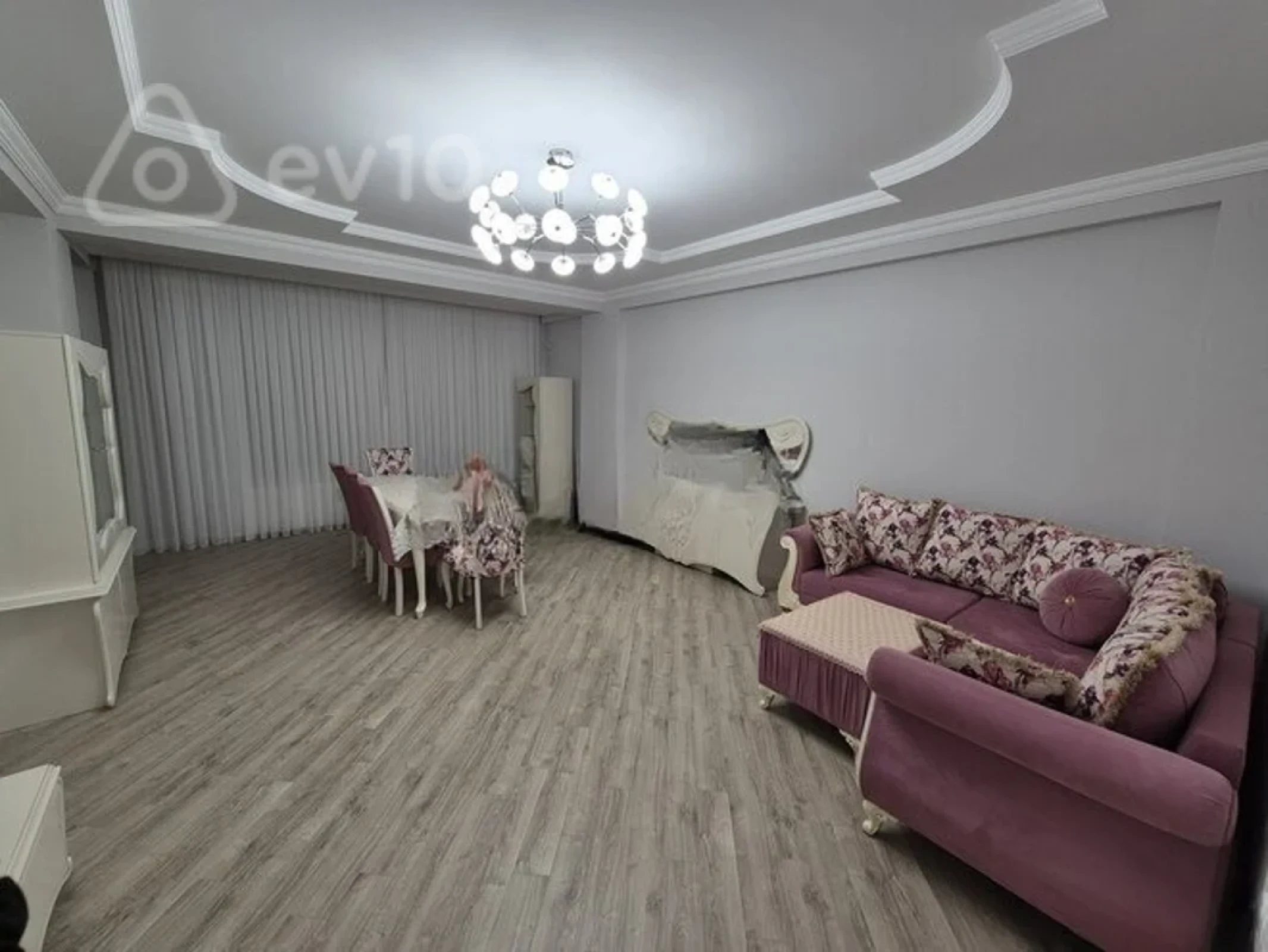 Kirayə verilir 3 otaqlı yeni tikili 156 m²
