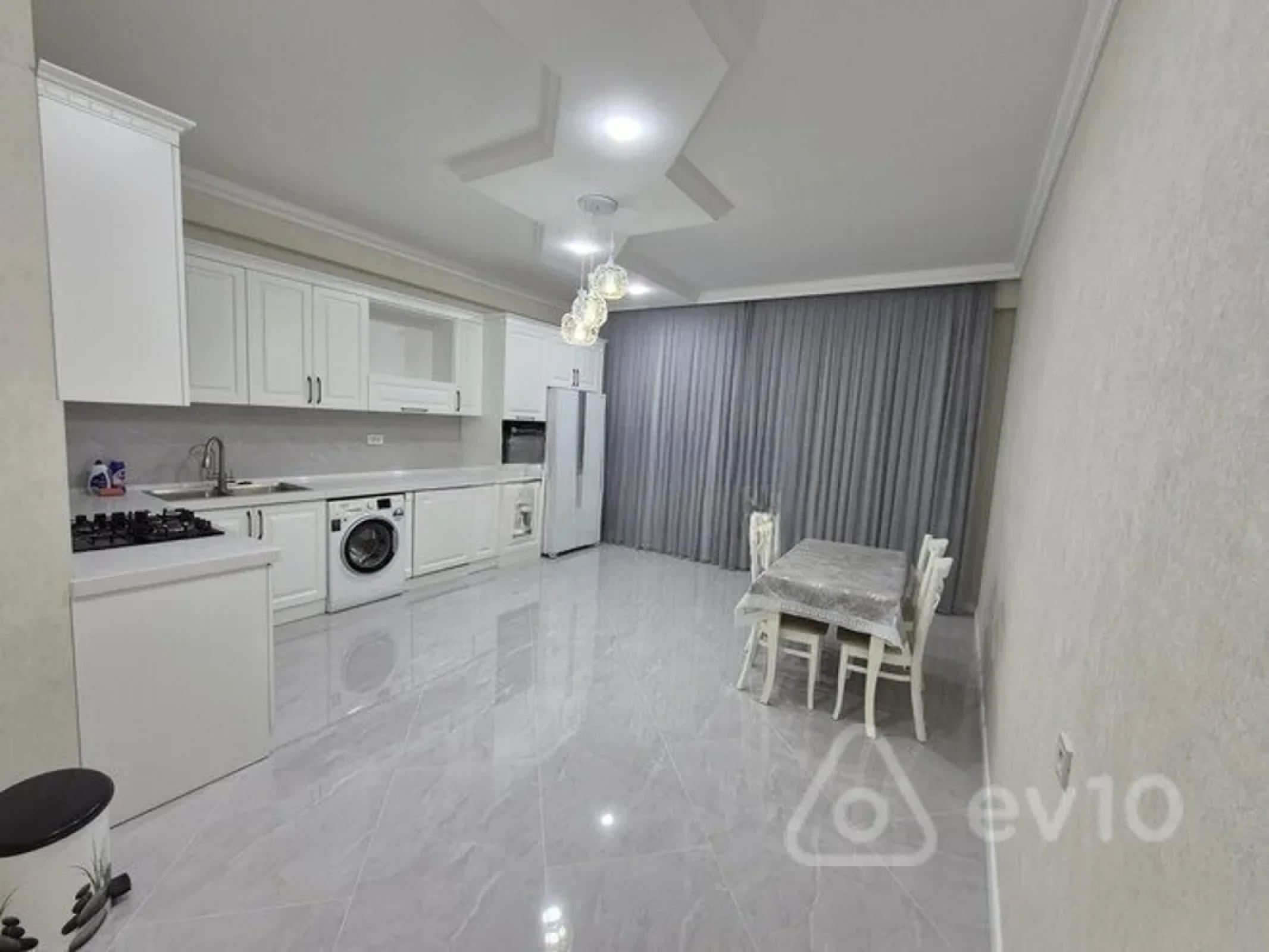 Kirayə verilir 3 otaqlı yeni tikili 156 m²