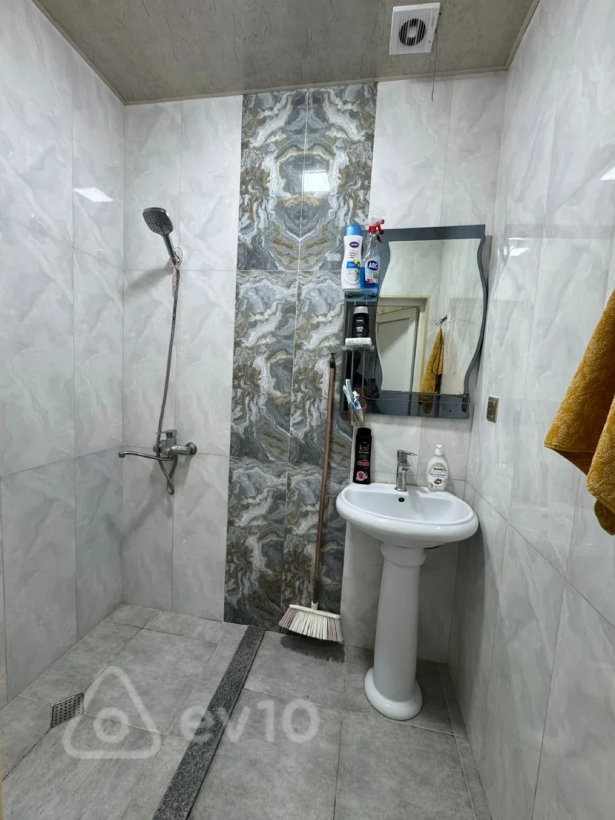 Kirayə verilir 2 otaqlı yeni tikili 60 m²