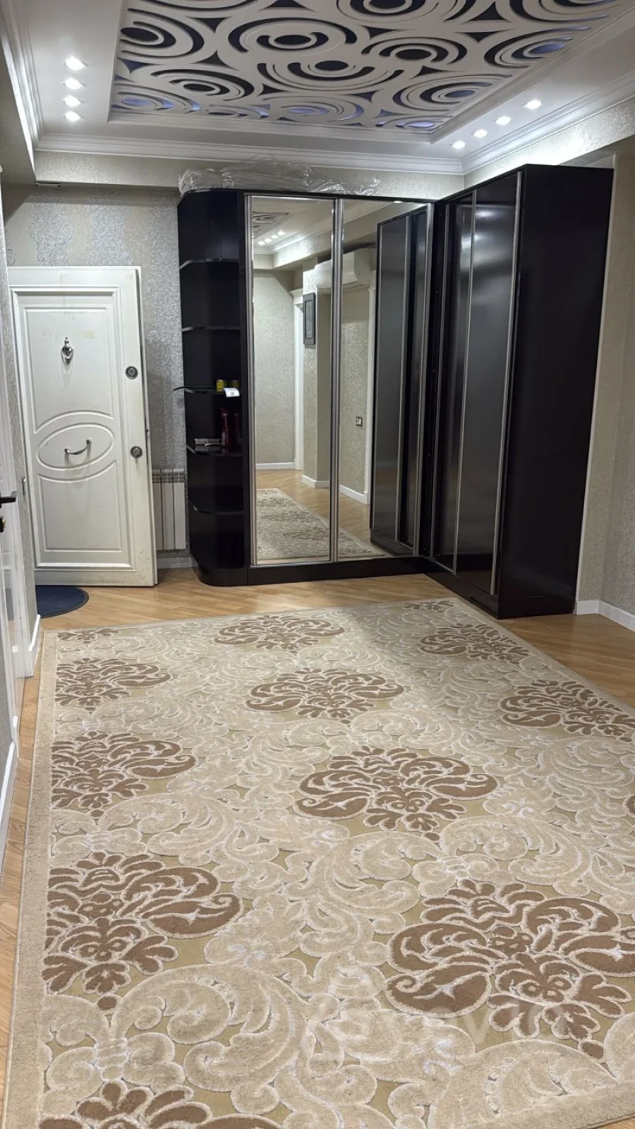 Kirayə verilir 3 otaqlı yeni tikili 150 m²