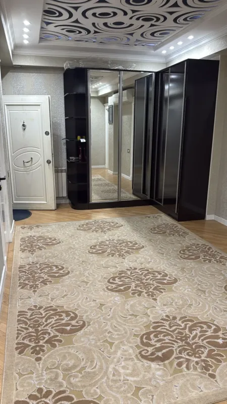 Kirayə verilir 3 otaqlı yeni tikili 150 m²