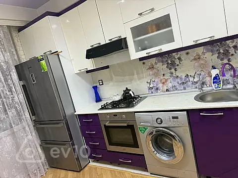 Kirayə verilir 3 otaqlı yeni tikili 150 m²