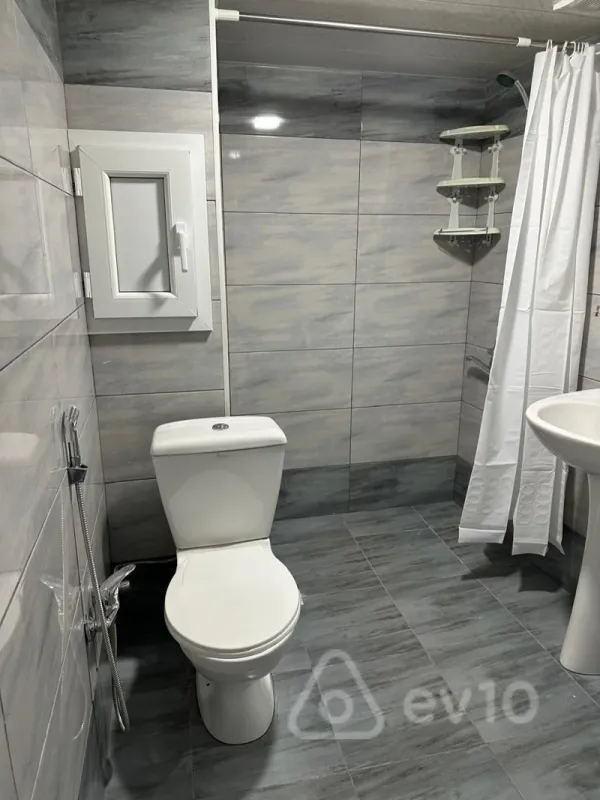 Kirayə verilir 3 otaqlı köhnə tikili 40 m²
