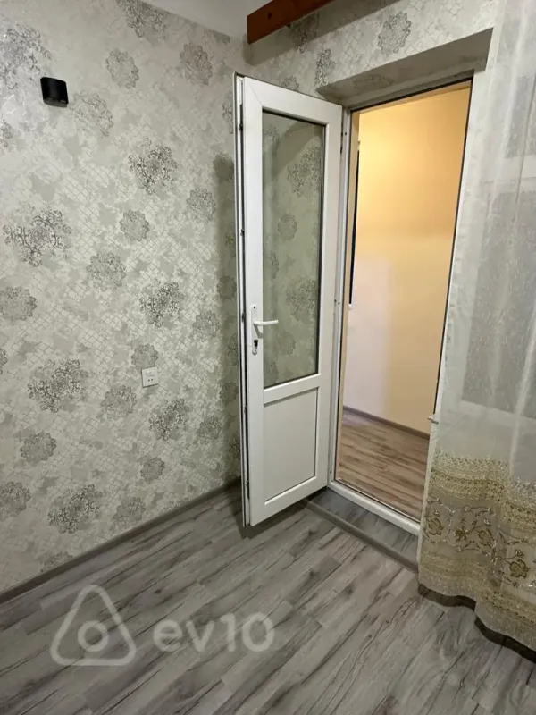 Kirayə verilir 3 otaqlı köhnə tikili 40 m²