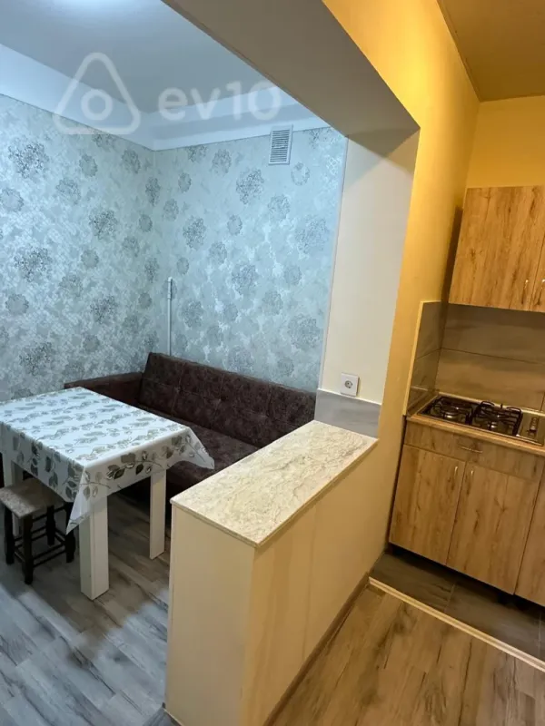 Kirayə verilir 3 otaqlı köhnə tikili 40 m²