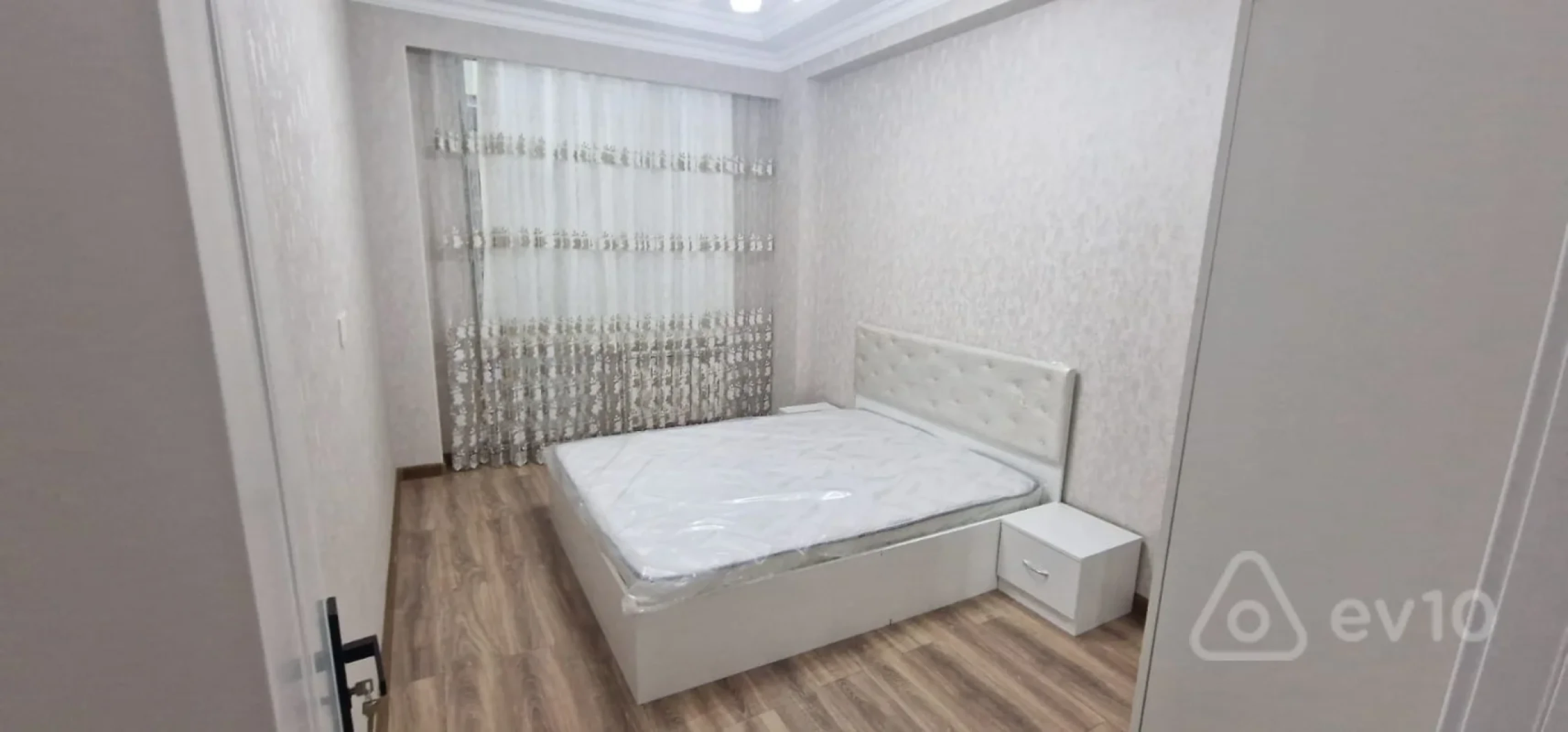 Kirayə verilir 2 otaqlı yeni tikili 65 m²