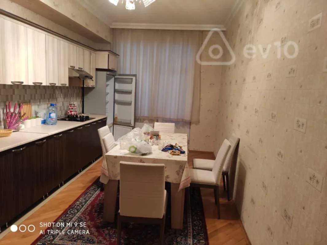 Kirayə verilir 3 otaqlı yeni tikili 156 m²