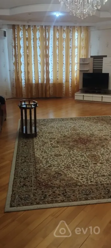 Kirayə verilir 3 otaqlı yeni tikili 156 m²