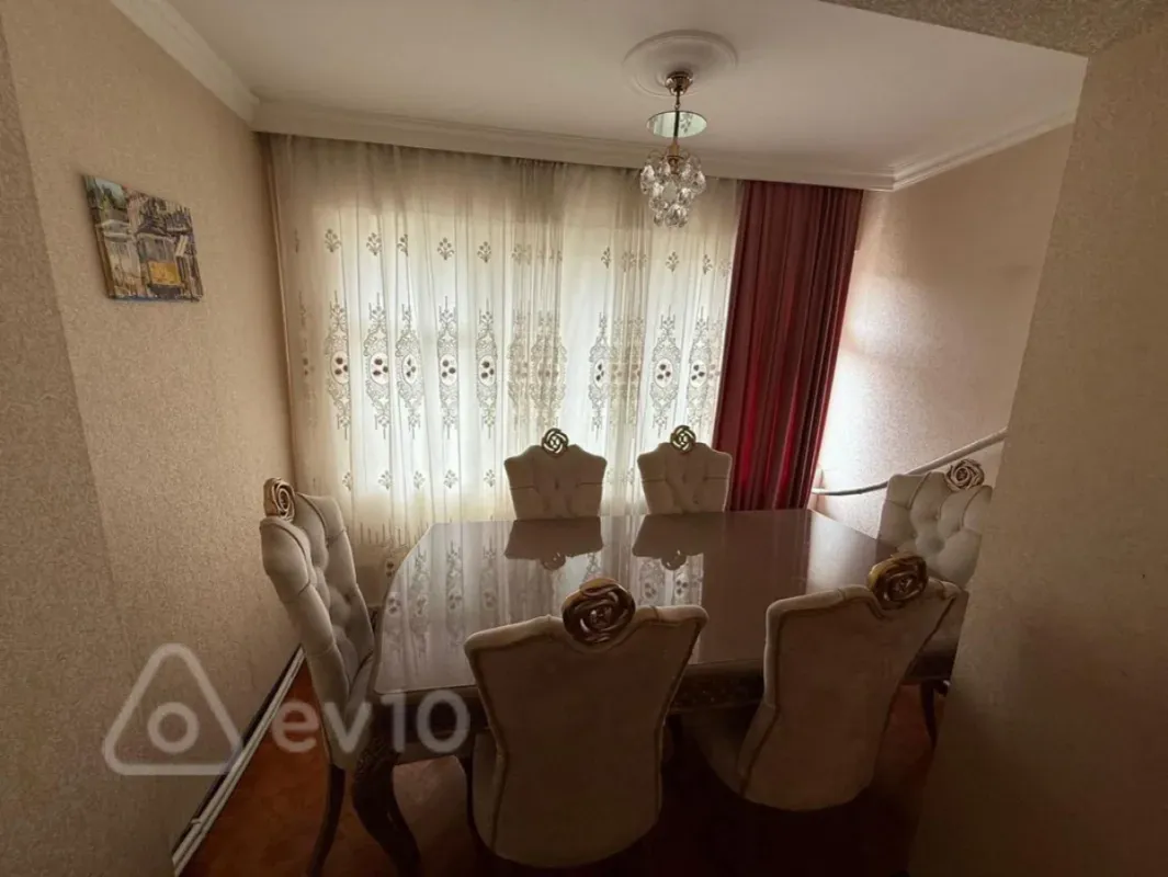 Kirayə verilir 3 otaqlı köhnə tikili 90 m²