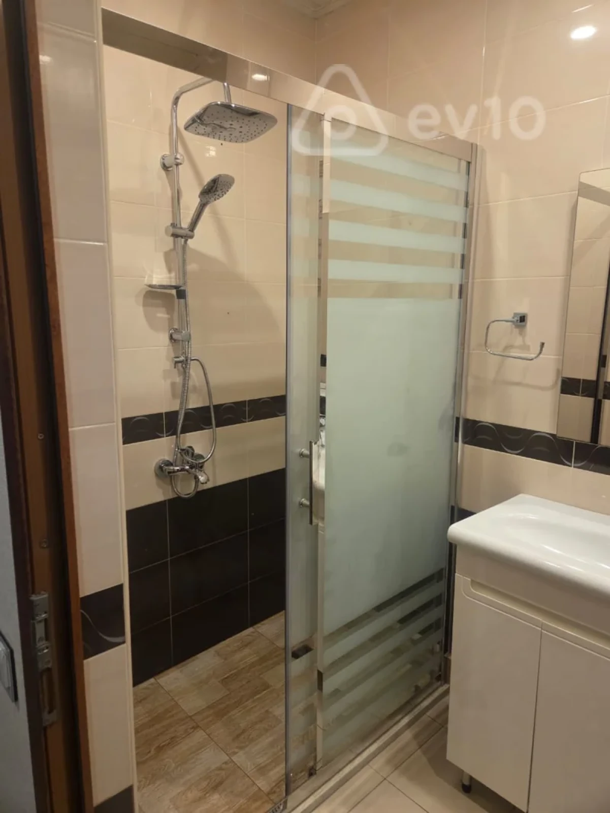 Kirayə verilir 2 otaqlı köhnə tikili 55 m²
