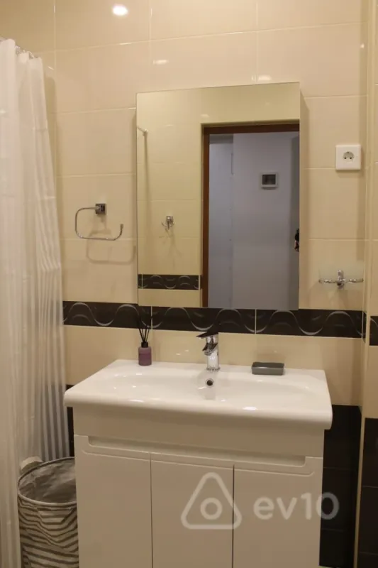 Kirayə verilir 2 otaqlı köhnə tikili 55 m²