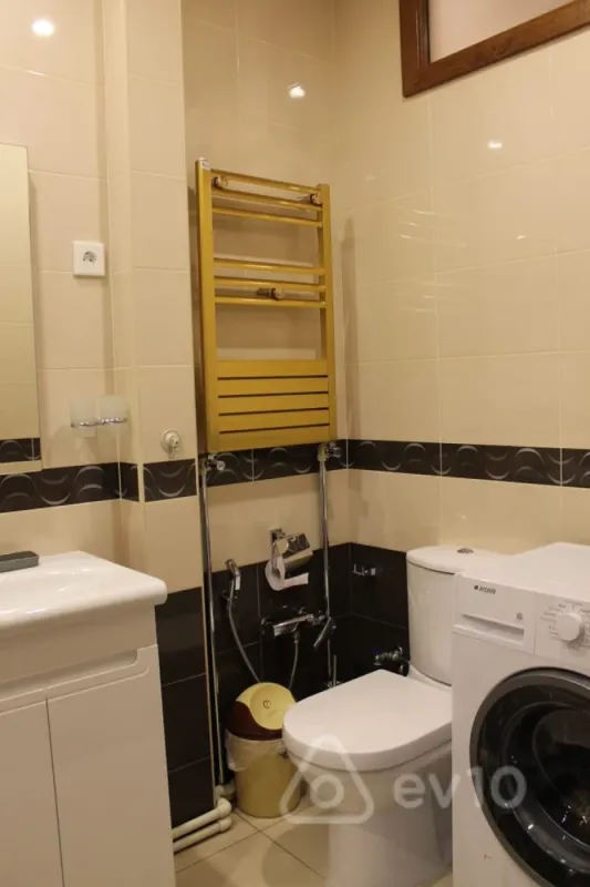 Kirayə verilir 2 otaqlı köhnə tikili 55 m²